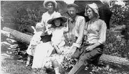 family3.JPG (36431 bytes)