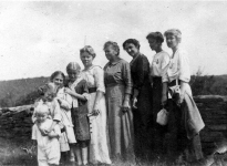 girls.bmp (345080 bytes)