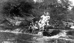 kids2.JPG (44073 bytes)